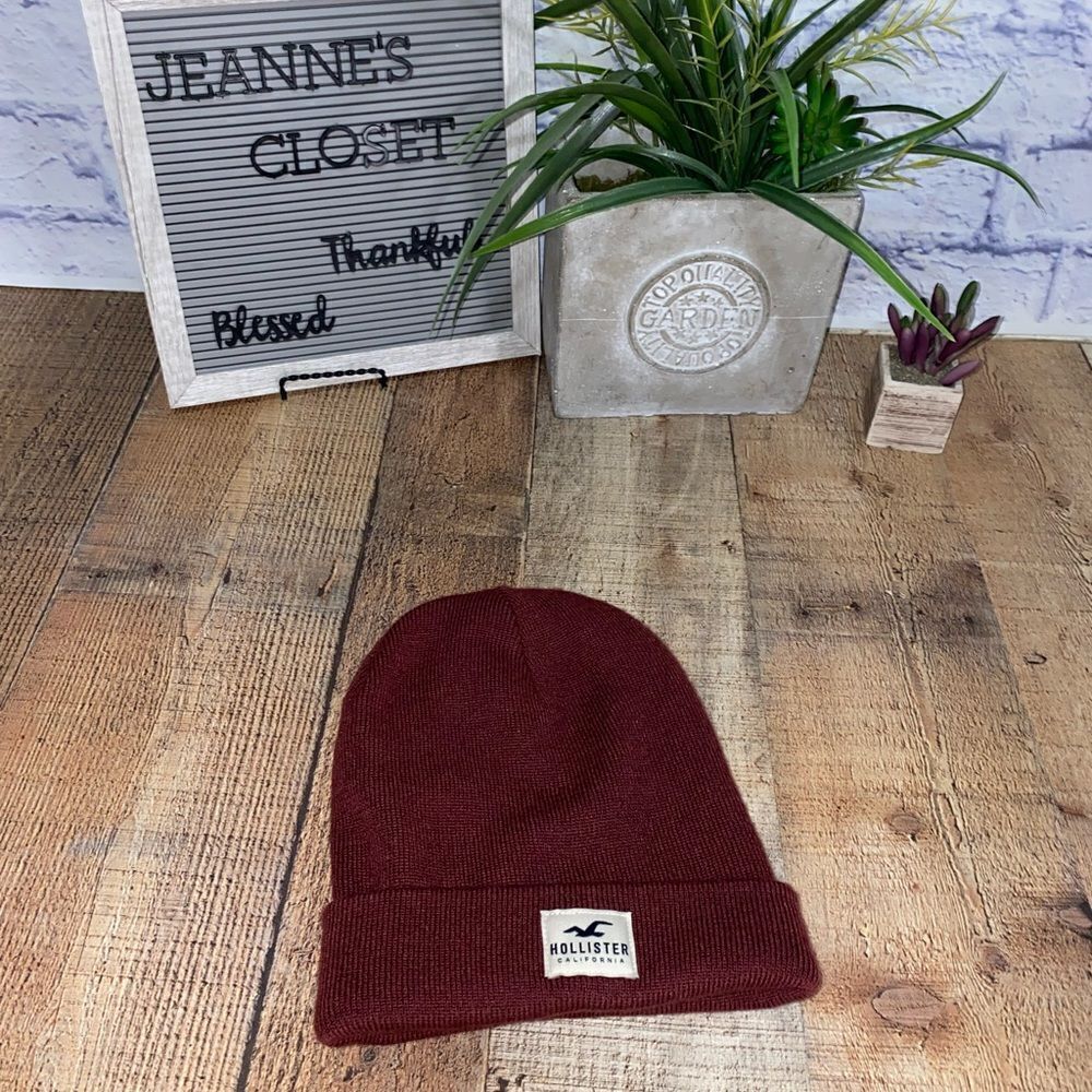 Maroon Hollister cuffed beanie hat